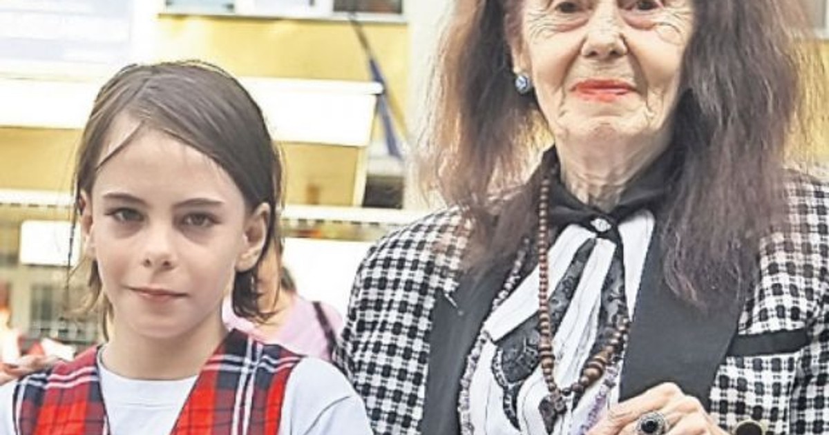 Eliza, fiica celei mai bătrâne mamei din lume, susține examenele pentru Evaluarea Națională. Cum s-a pregătit adolescenta