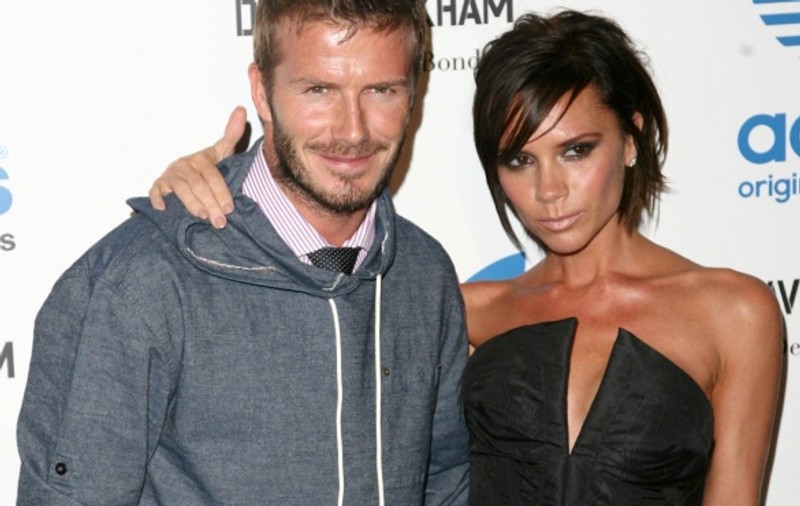 David şi Victoria Beckham, naşii copilului lui Elton John?