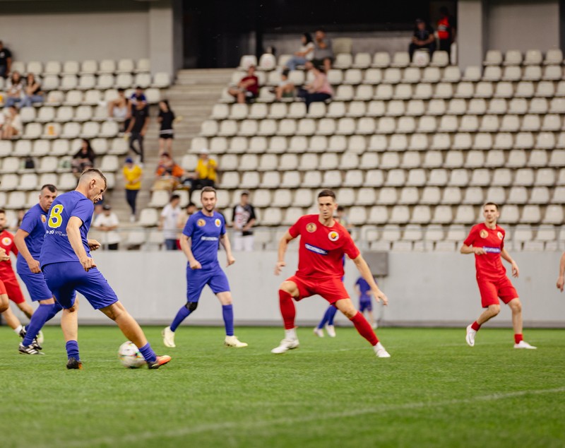 Fotbaliști și influenceri au jucat pentru Mario și Medeea, frații bolnavi de paraplegie spastică. La evenimentul caritabil, parte a campaniei Fundației Ringier, s-au strâns aproape 21.000 de euro