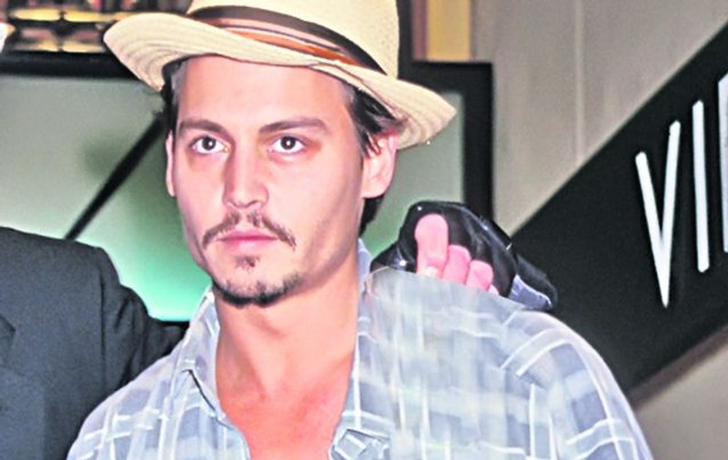 Află ce face Johnny Depp ca să o recucerească pe Vanessa Paradis