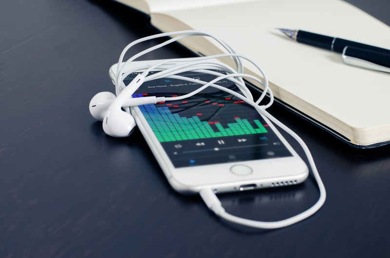 IPhone 6, cu butonul de Home. Sursa: Pexels.com