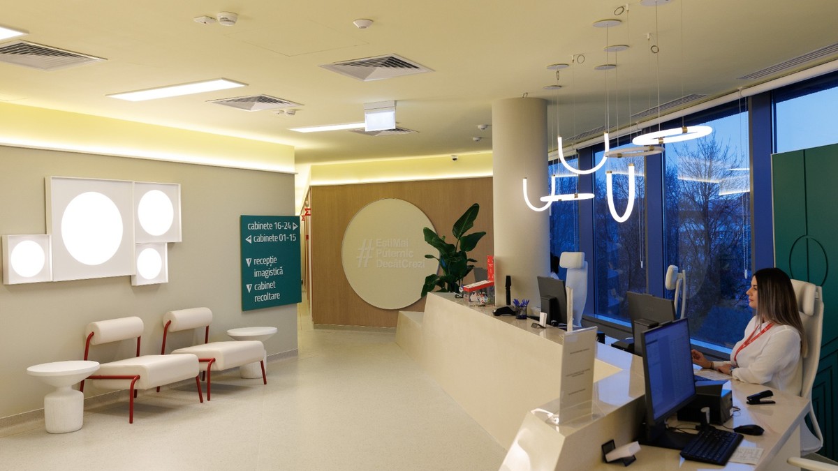 Poza din receptie spital Regina Maria