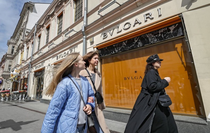 În Rusia, sancțiunile economice încep să doară: „Să fiu sinceră, sunt îngrozită, am copii, credite, iar eu stau acasă și gătesc borș ca o fraieră”