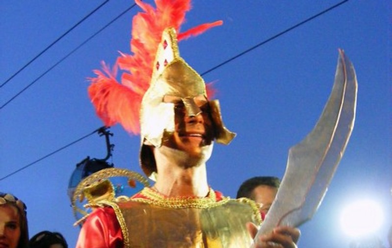 Uite-l pe Mazăre costumat în SPARTAN la un carnaval din Mamaia! FOTO