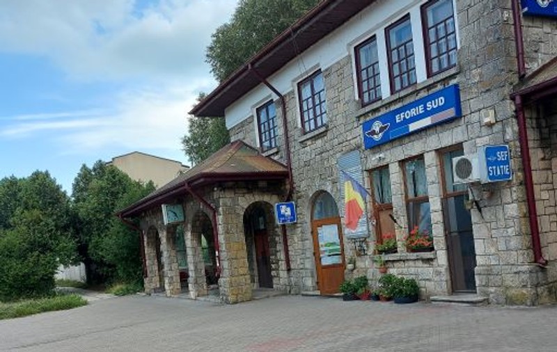Un tren a lovit mortal la Eforie Sud un bărbat care avea căști în urechi în momentul în care a traversat calea ferată