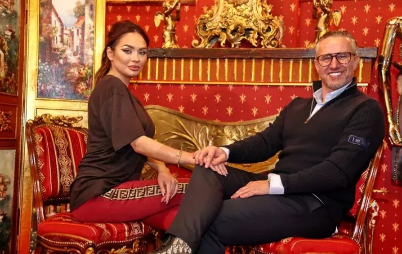 Corina Caciuc, primele declarații după ce a devenit mamă. Cum s-a pozat alături de Laurențiu Reghecampf și de băiețelul lor