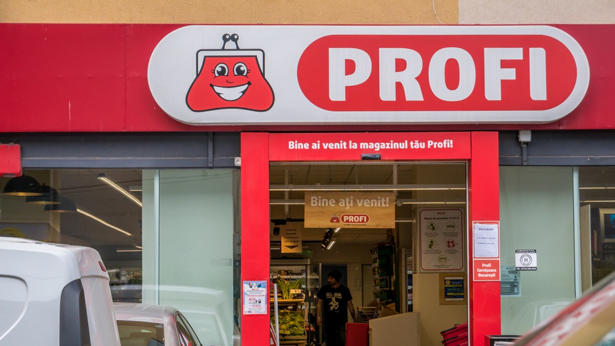 Program Profi de Paşte 2024 - Imagine cu intrarea într-un magazin Profi.