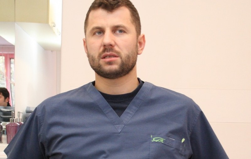 Condamnat pentru moartea unei paciente, „chirurgul vedetelor” a fost prins când încerca să iasă din țară