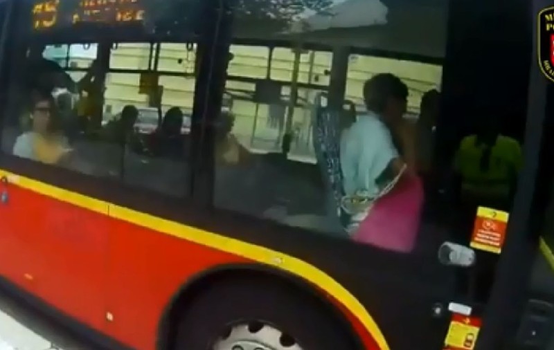 Un băiețel de 3 ani a fugit cu autobuzul, după ce s-a supărat pe mama lui, în Cehia: „Polițiștii l-au atras cu o înghețată”