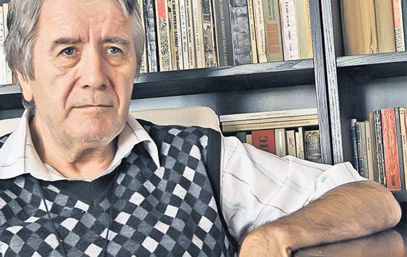 Cornel Constantiniu e trist din cauză că boala îl ţine departe de cei dragi. Nu poate merge la botezul nepoţelului