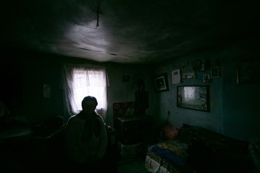 La ora 16.00, în casa Anicăi Gogeanu este aproape întuneric