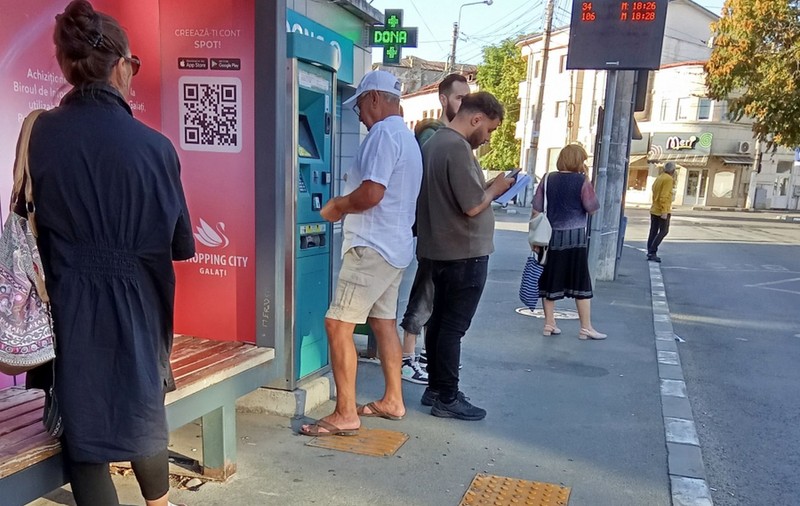 Călătorii se simt câștigători la loterie, dar doar când reușesc să-și cumpere bilete de la automatele Transurb, în Galați