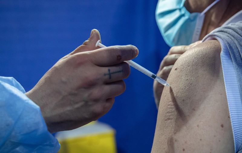 Franța vrea să suplimenteze personalul sanitar care administrează vaccinuri anti-Covid. Pe listă sunt veterinarii și studenții