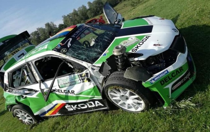 Pilotul Dan Gîrtofan, implicat într-un accident la Raliul Harghitei. Competiția a fost suspendată