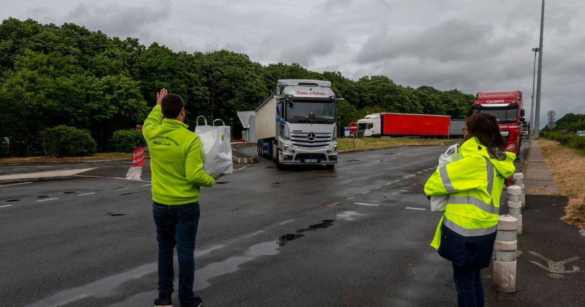 Un TIR este chemat pentru inspecție la o vamă din Franța
