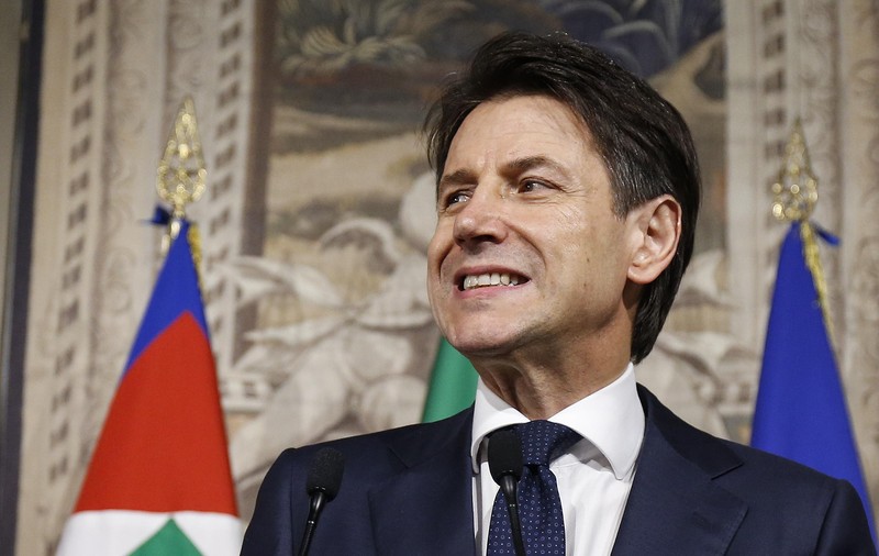 Giuseppe Conte a renunțat la mandatul de premier al Italiei