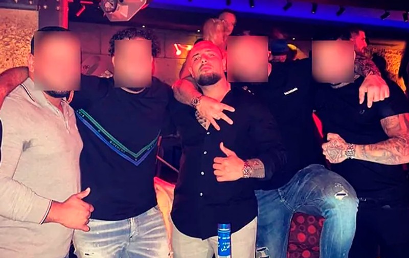 Unui rocker Hells Angels nu i-a plăcut muzica și a împușcat DJ-ul, la o petrecere ilegală din Marbella. „Îngerul iadului”: „O schimbi sau te omor!”