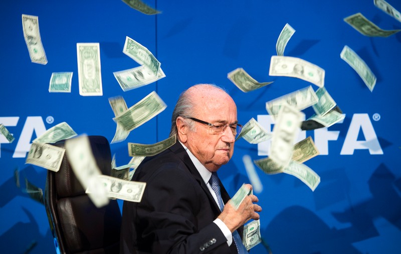 FIFA: Joseph Blatter și locotenenții săi au împărțit 80 de milioane de dolari!