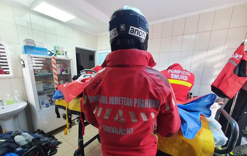 Un bărbat și cei doi copii ai săi au căzut cu ATV-ul în pârâul Azuga. Minorii au fost găsiți în șoc hipotermic și cu leziuni multiple
