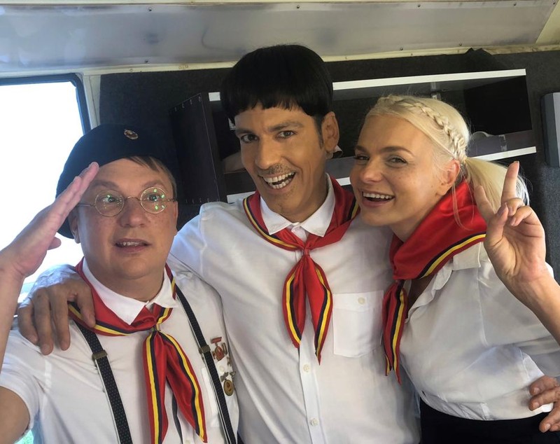 Ștefan Bănică și Marius Florea Vizante îmbracă din nou uniforma de pionier, în serialul "Liber ca pasărea cerului" | FOTO