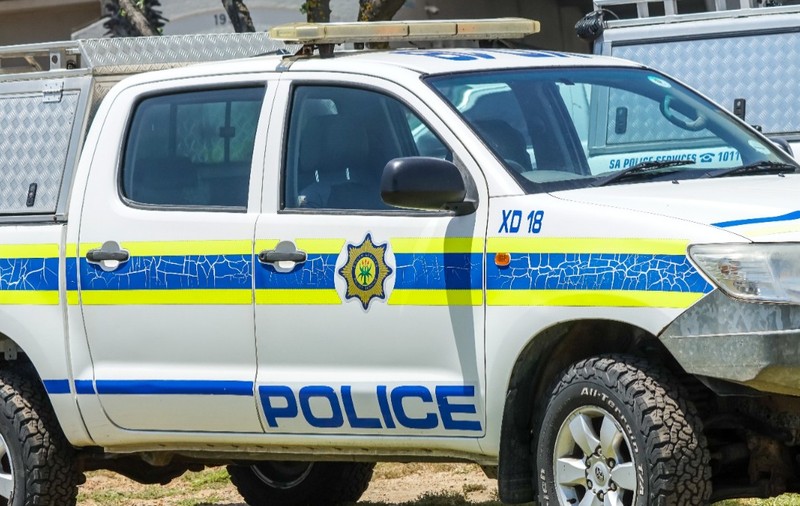 O mașină de poliție a Serviciului de Poliție din Africa de Sud (SAPS), mai exact o camionetă Toyota Hilux Doublecab echipată pentru intervenții.