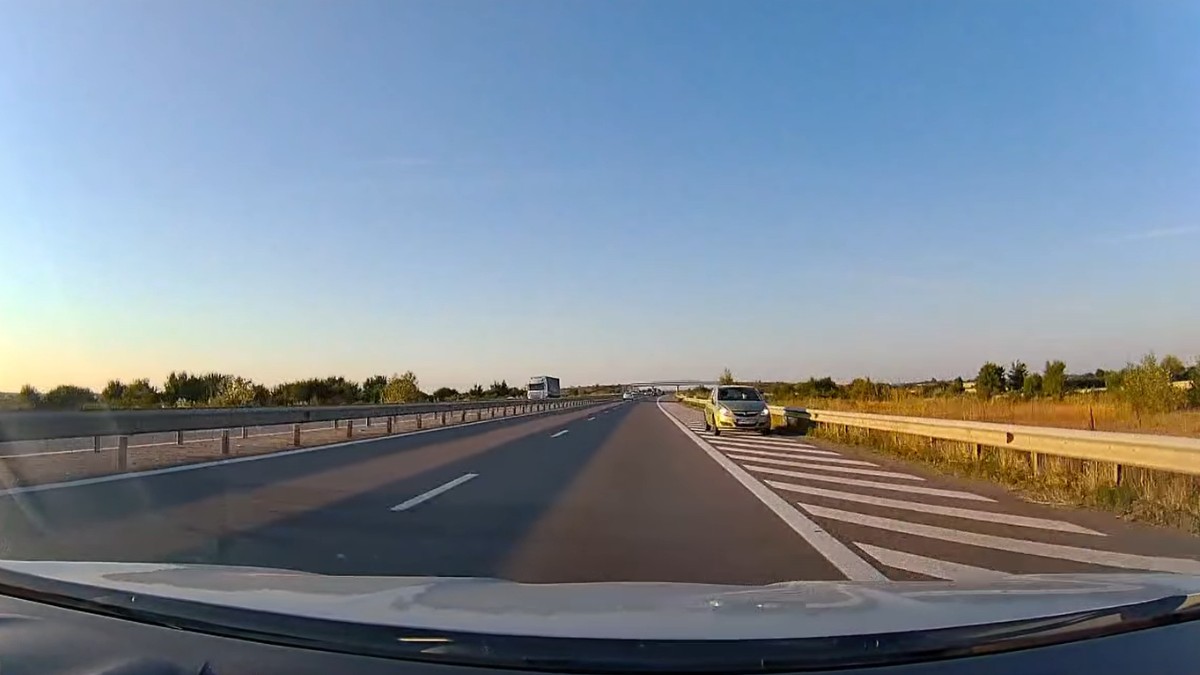 Mașina surprinsă pe contrasens pe Autostrada București-Ploiești