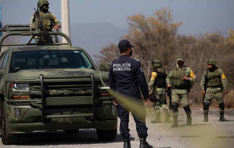 Ambuscadă în Mexic asupra unui convoi al forțelor de securitate. Cel puțin 13 polițiști au fost uciși