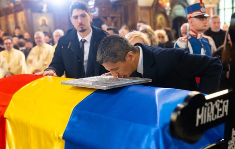 Ce a spus Răzvan Lucescu la slujba de înmormântare a tatălui său: gestul făcut la finalul discursului