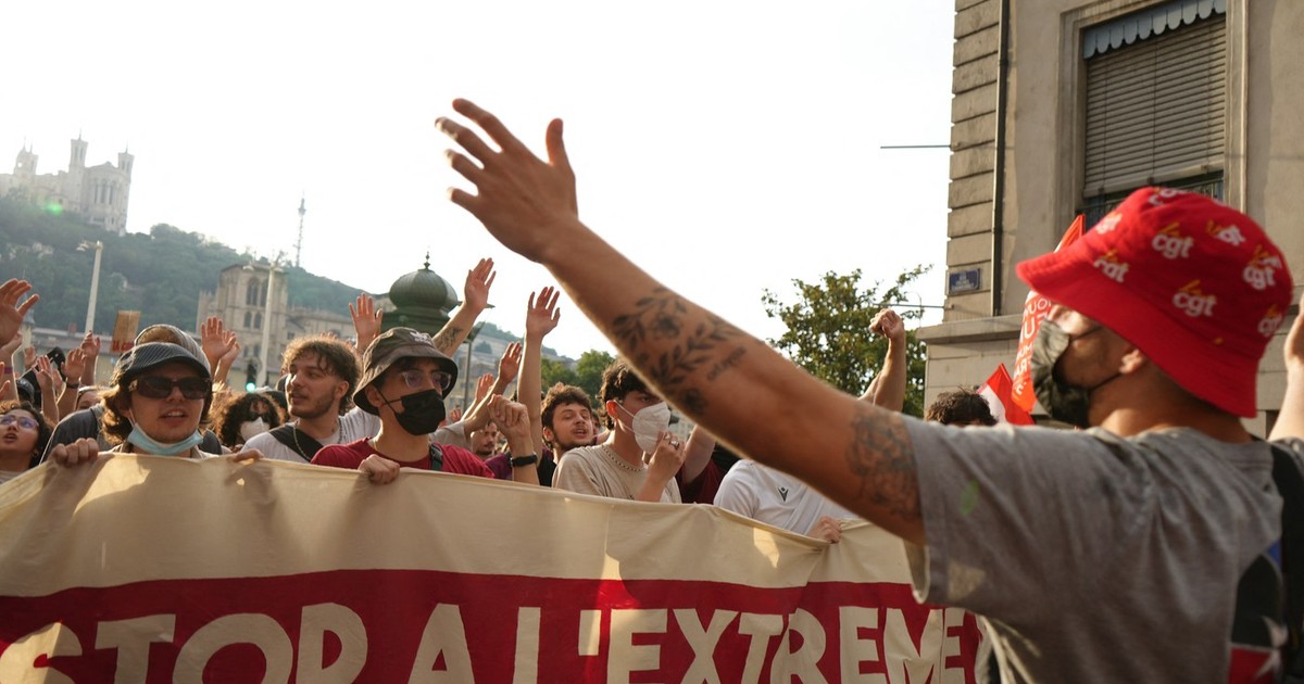 Manifestație împotriva extremei drepte organizată la Lyon sâmbătă, cu o zi înainte de alegeri Foto: Profimedia