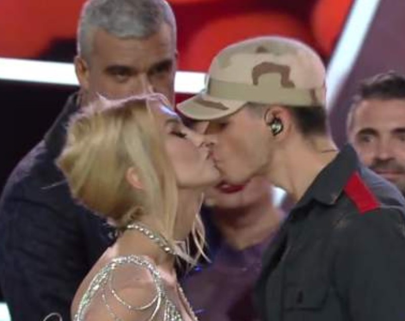 Emilian a pupat-o pe gură pe Andreea Bălan la „Te cunosc de undeva”. Ce semnificație a avut momentul lor în show