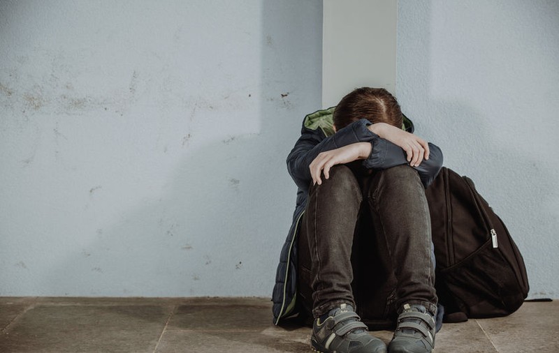 Profesorul din Piatra Neamț care i-a cerut poze nud unei eleve și a amenințat-o va fi anchetat penal