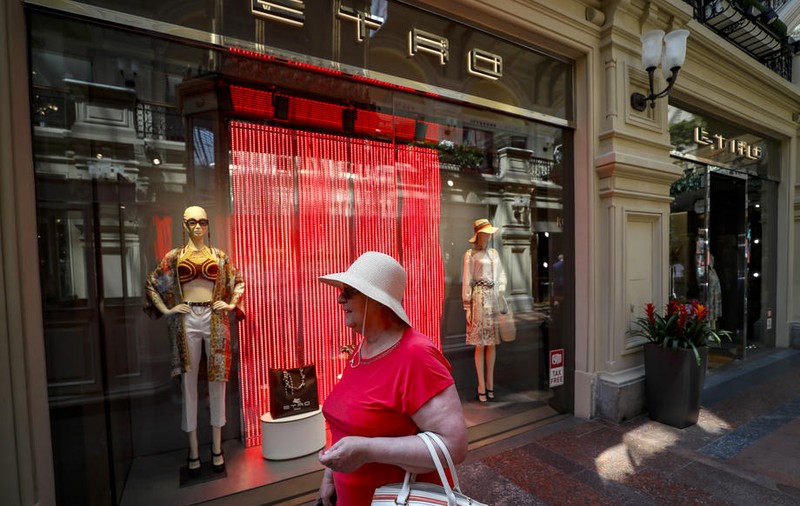 Rusia va deschide magazine fără taxe vamale care vând diplomaților străini produse de import cu plata în valută