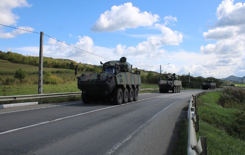 Trei transportoare blindate Piranha 5 s-au ciocnit între ele în Sălaj: 11 militari au fost răniți