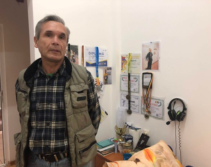 FOTO/ Petrece sărbătorile într-un centru social. Campionul la atletism Gheorghe Frecățeanu a pierdut tot