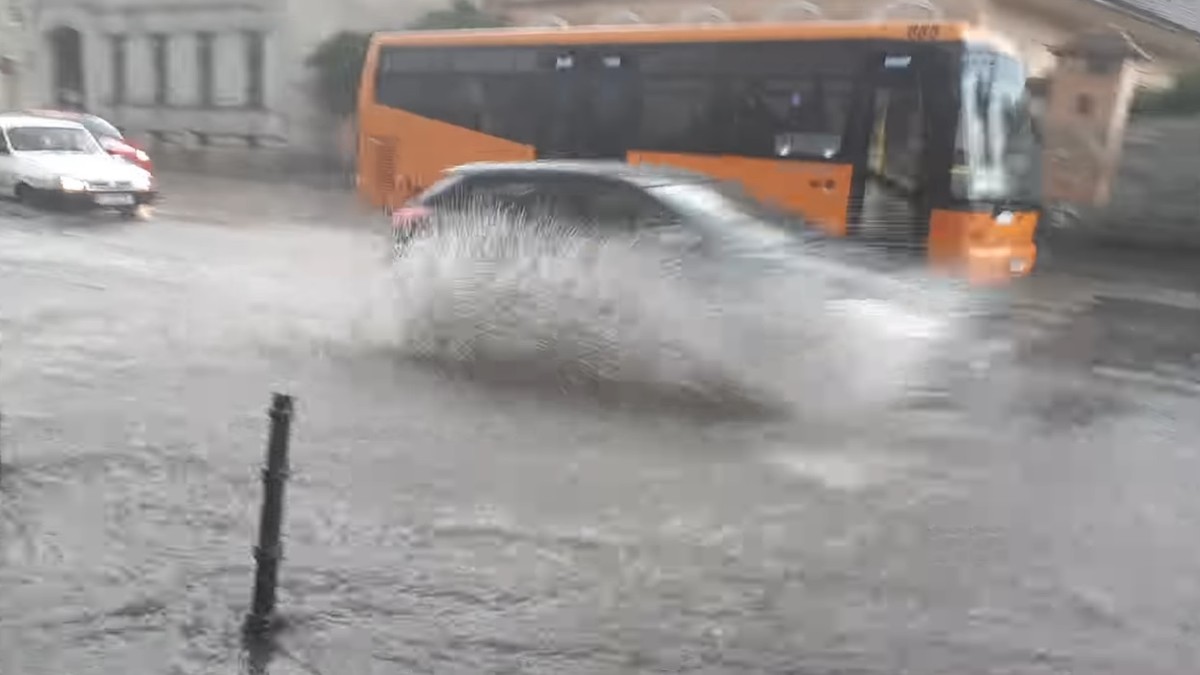 Spitalul din Zărnești a fost inundat