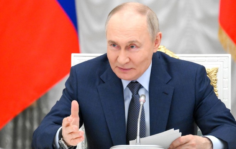 Vladimir Putin a anunțat că e gata să se întâlnească cu Volodimir Zelenski, dar nu-l recunoaște ca autoritate legitimă în Ucraina