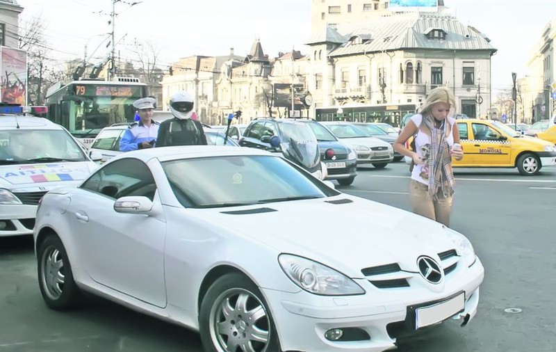Simona-Sensual are dosar penal după ce a fost prinsă conducând fără permis