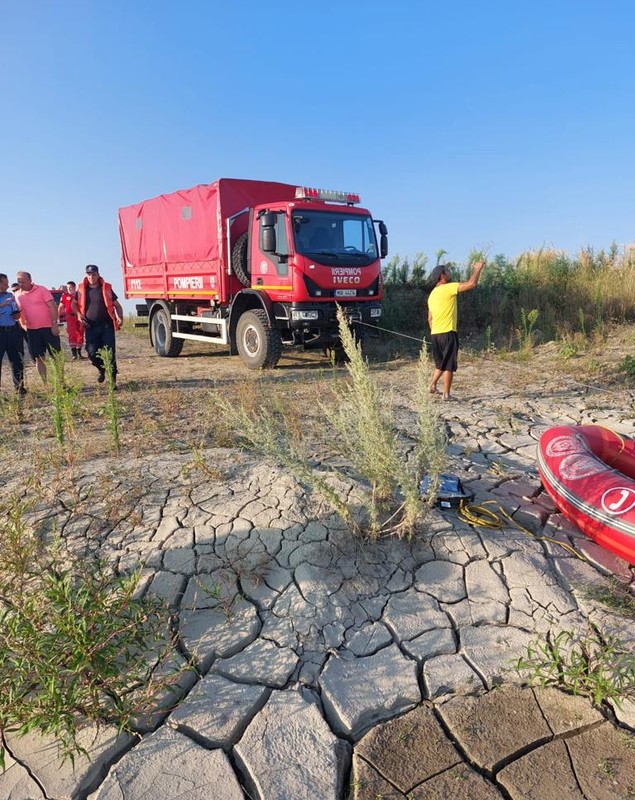 Filmul tragediei din Bacău, unde cinci băieți au murit înecați în râul Siret. Victimele au încercat să-și salveze prietenii