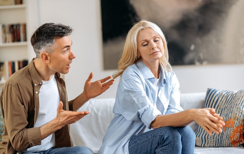 Singur/ă la 40 de ani: ai dreptul să „spargi” o familie?
