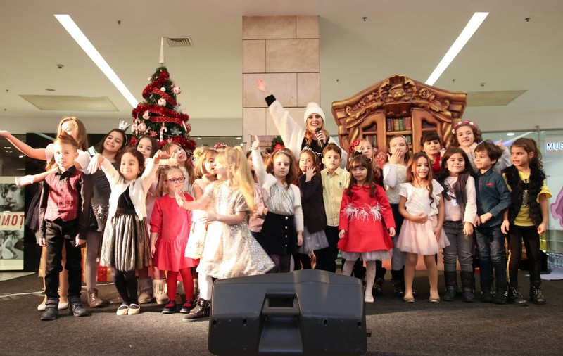 Alina Sorescu, petrecere surpriză pentru "picii" de la şcoala de muzică. “A fost o lună încărcată“