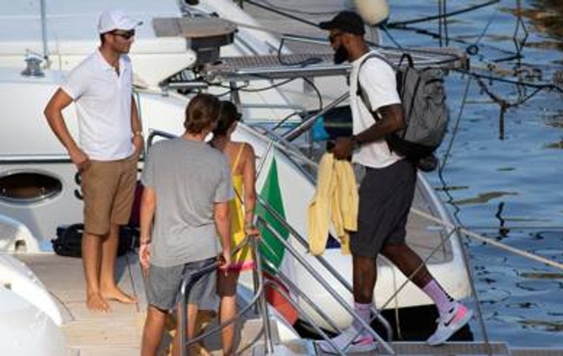LeBron James, vacanță în Italia. Baschetbalistul de la Los Angeles, cu soția în arhipelagul Li Galli