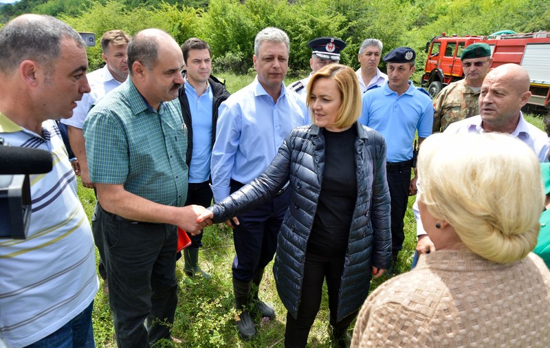 Ministrul de Interne spune că autoritățile s-au ”descurcat bine” la inundații datorită comunicării între forțele de intervenție și responsabilii locali/ FOTO