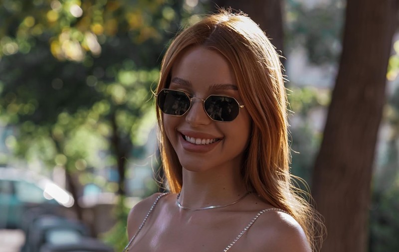 Carmen Grebenișan, fosta concurentă de la „Asia Express”, s-a căsătorit civil. Ce ținută spectaculoasă a purtat