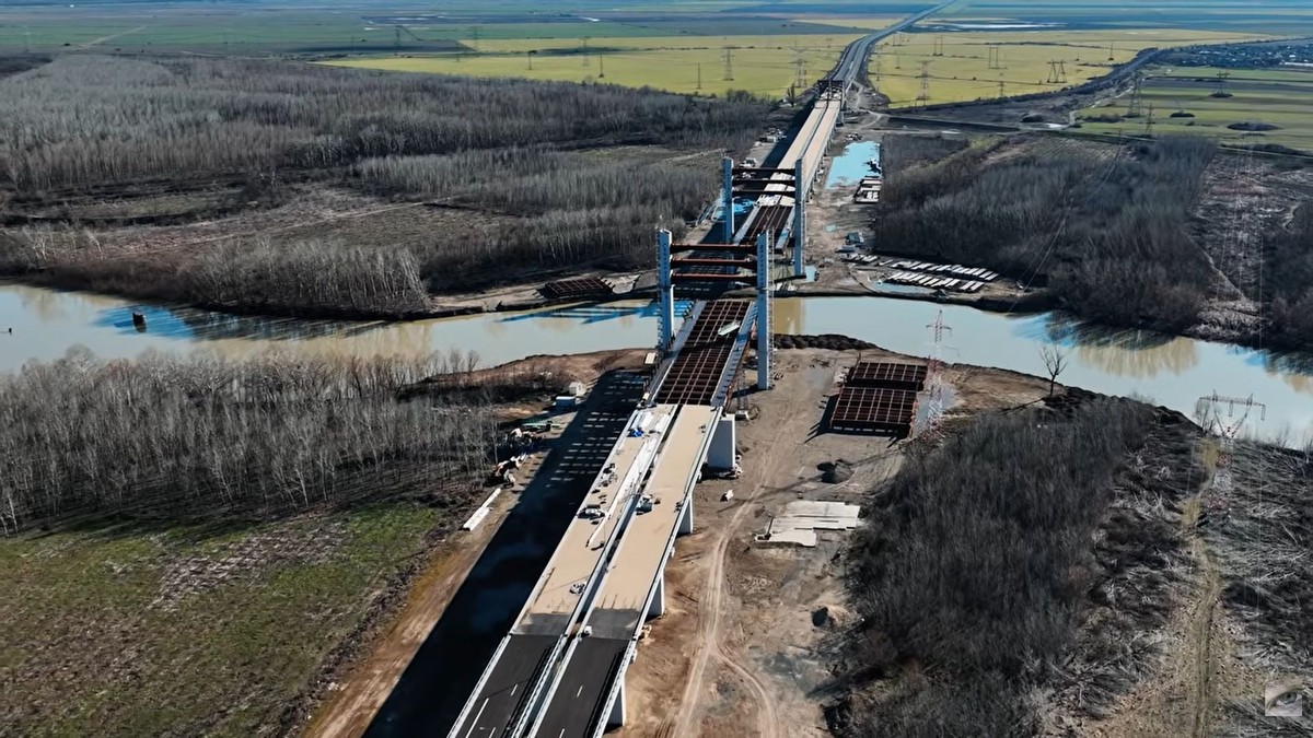 Podul peste Siret de pe traseul drumului expres între Brăila și Galați.