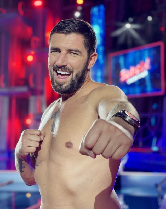 Cătălin Cazacu este câștigătorul premiului de 10.000 de lei din finala săptămânii, la „Splash! Vedete la apă!”