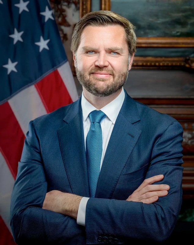 Noul portret oficial al lui Donald Trump seamănă cu fotografia făcută când președintele ales a fost la închisoare