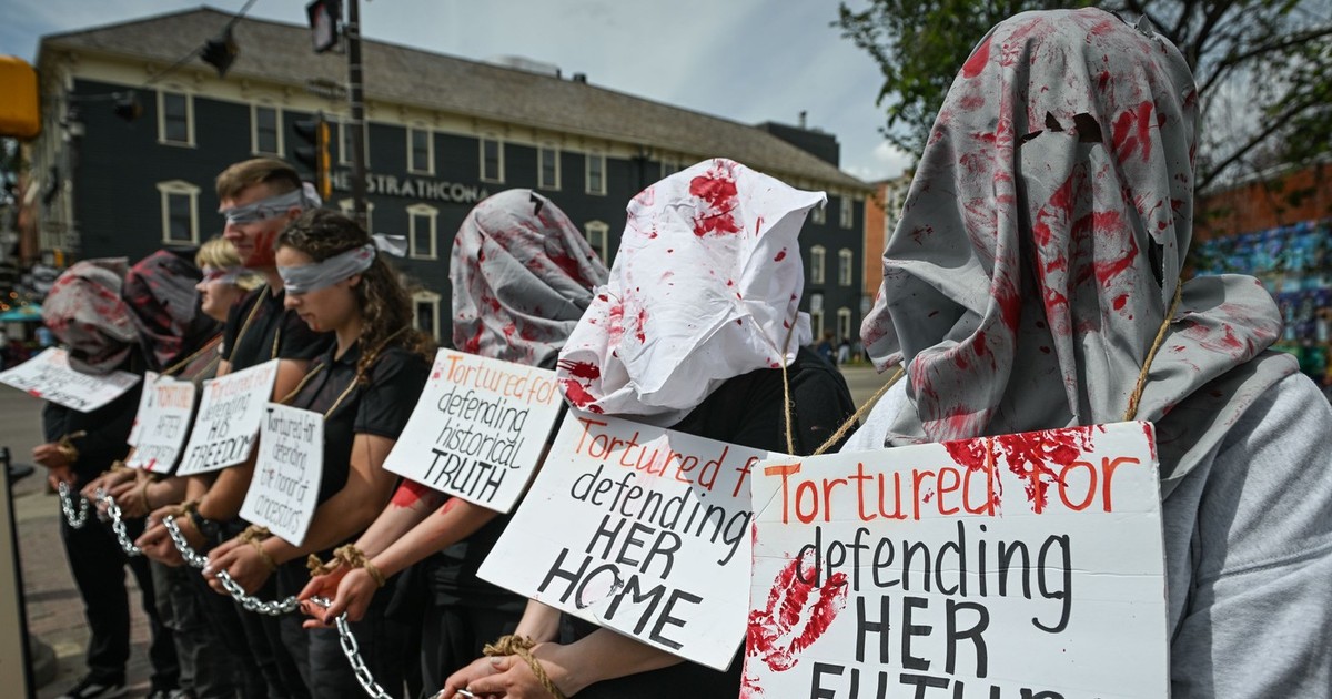 Edmonton, Canada. Acțiune de sensibilizare față de tortura aplicată de ruși împotriva prizonierilor de război. Imagine cu caracter ilustrativ Foto: Profimedia