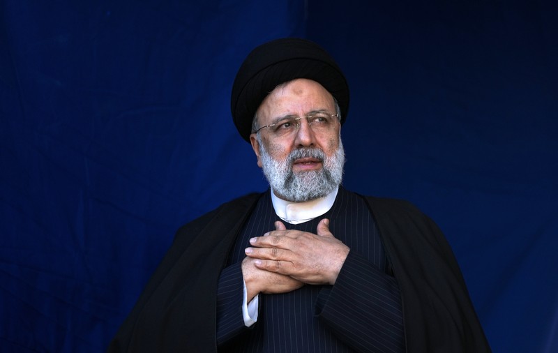 Președintele iranian Ebrahim Raisi, implicat într-un accident de elicopter. Locul prăbușirii a fost identificat. Operațiunea de salvare, greoaie din cauza vremii și a reliefului