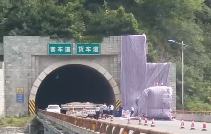 Accident grav în China. 36 de persoane au murit, după ce un autobuz s-a lovit de un zid/ VIDEO