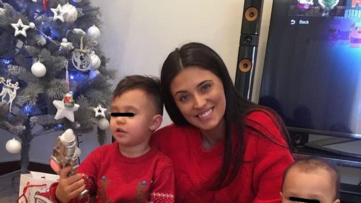 Antonia, alături de cei doi băieți ai săi de Crăciun. Ce mult au crescut Dominic și Akim